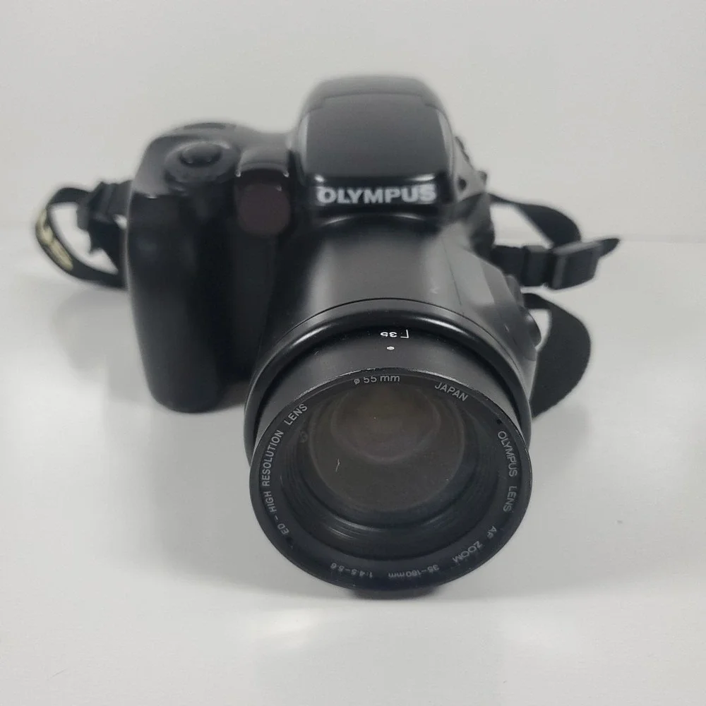 Olympus IS-3 DLX Quartz Date 35mm Film Camera 35-180mm ED Lens W/ Flash Untested